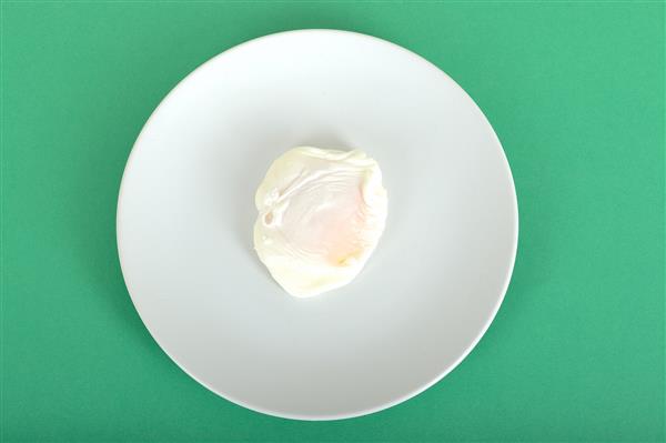 تخم مرغ آب پز