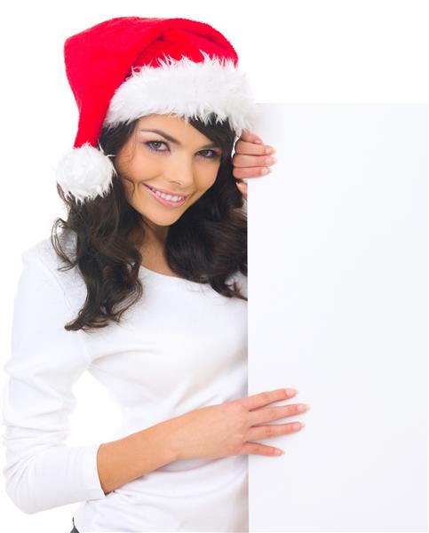 زن کریسمس زیبا با کلاه سانتا که تخته خالی در دست دارد