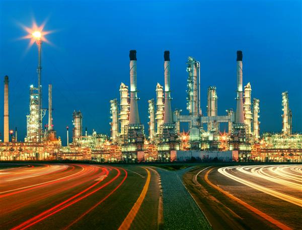 نورپردازی زیبای کارخانه پالایشگاه نفت در صنعت سنگین صنایع پتروشیمی برای استفاده در صنعت انرژی انرژی و صنعت نفت