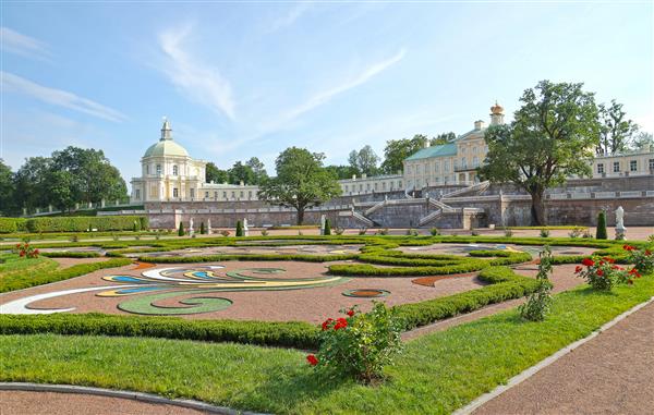 سن پترزبورگ روسیه کاخ و باغ منشیکوف در اورانیانباوم