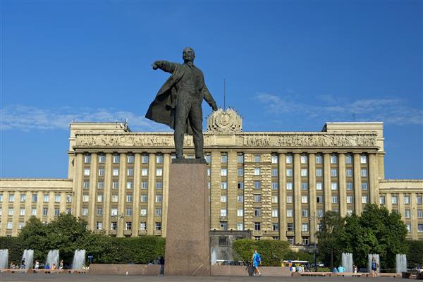 پترزبورگ روسیه بنای یادبود لنین انیکوشین مجسمه ساز در میدان مسکو