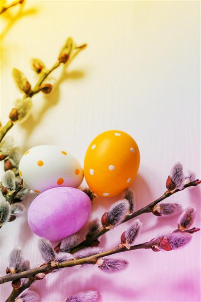 پس زمینه عید پاک با تخم مرغ های رنگارنگ