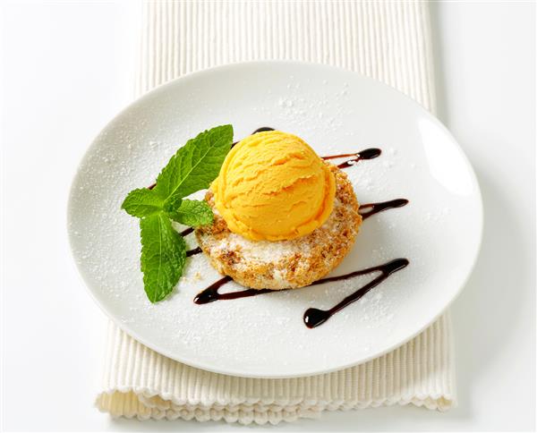 کلوچه با یک قاشق بستنی زرد