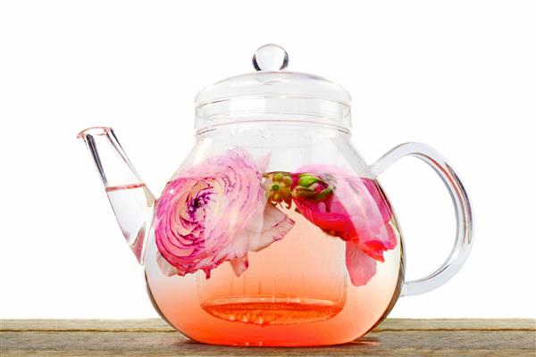 چای قرمز عجیب و غریب با گل در قوری شیشه ای