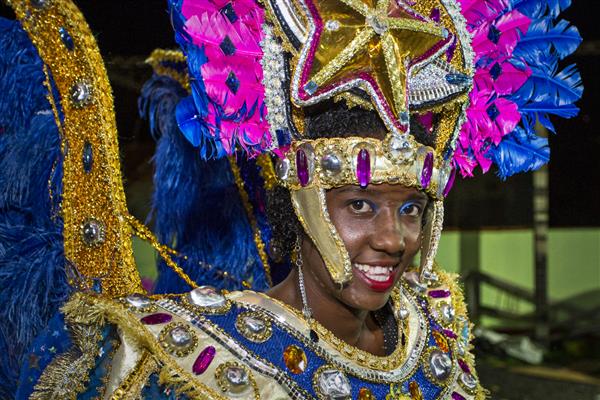 زنی در رژه کارناوال برزیل