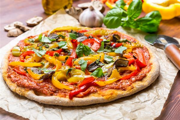 سبزیجات و قارچ سبوس دار وگان فوق العاده سالم پیتزا