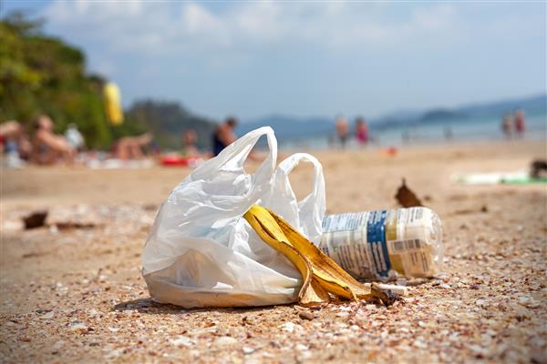زباله در ساحل تصویر مفهوم آلودگی محیط زیست