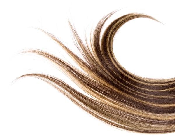 مدل موی قهوه ای بلند روی زمینه سفید جدا شده
