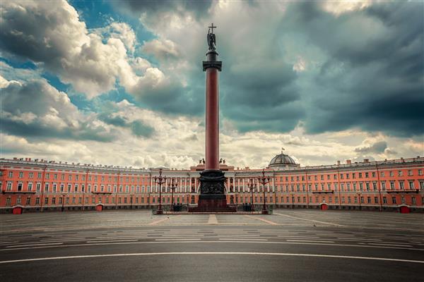 ستون الكساندر در میدان قصر سن پترزبورگ روسیه