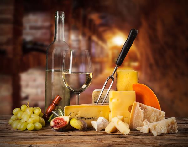 انواع پنیر با شراب سفید و میوه