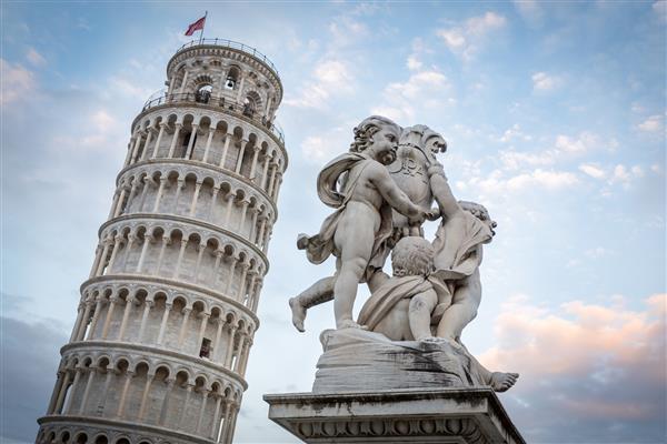 پیزا برج کج و مجسمه سازی توسکانی ایتالیا