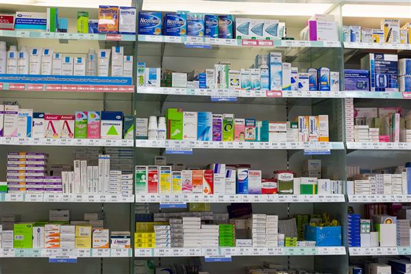 بانکوک تایلند قرص های پزشکی و داروهای پزشکی موجود در داروخانه در سوپرمارکت
