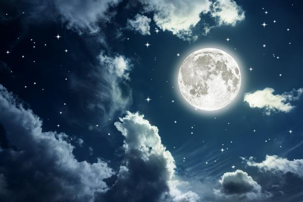 آسمان شب با ستاره و پس زمینه ماه کامل