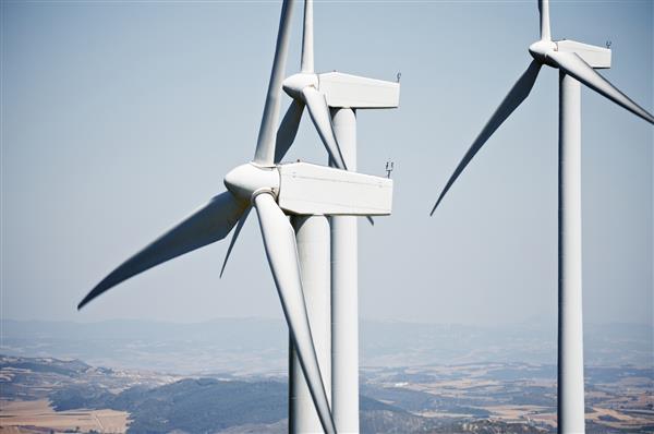 آسیابهای بادی برای تولید انرژی پاک برق تجدید پذیر ارس ناوارا اسپانیا