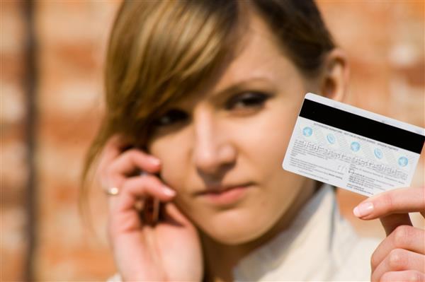 در انتظار شرکت کارت اعتباری یا سفارش چیزی با کارت اعتباری از طریق تلفن