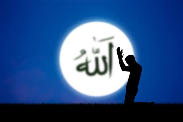 مردم در آسمان آبی به درگاه خدا و خدای اسلام دعا می کنند