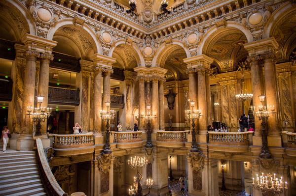 نمای داخلی کاخ گارنیه اپرا در پاریس فرانسه سالن کاپوکینس
