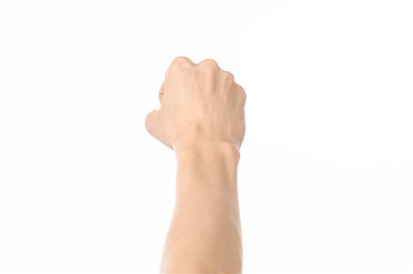 حرکات دست انسان که نمای اول شخص را روی زمینه سفید در استودیو نشان می دهد