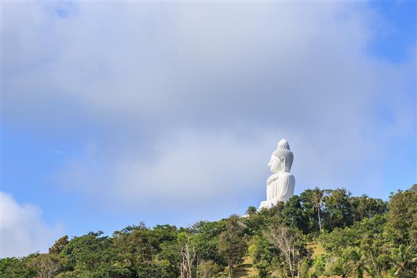 مجسمه بزرگ بودا سفید در کوه پوکت تایلند