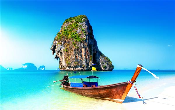 زمینه جذاب ماجراجویی ساحل شگفت انگیز شن و ماسه سفید در ساحل جزیره گرمسیری تایلند