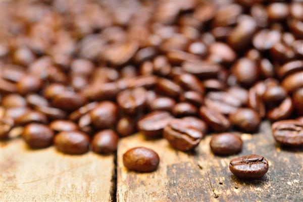 قهوه در زمینه چوبی گرانج
