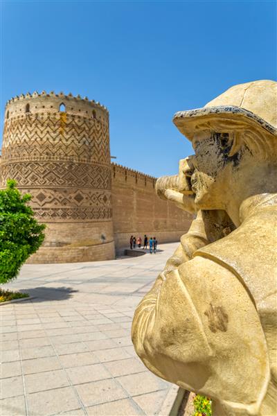 شیراز ایران مجسمه عکاس قلعه وکیل ارگ قدیمی کارمین خان در مرکز شهر