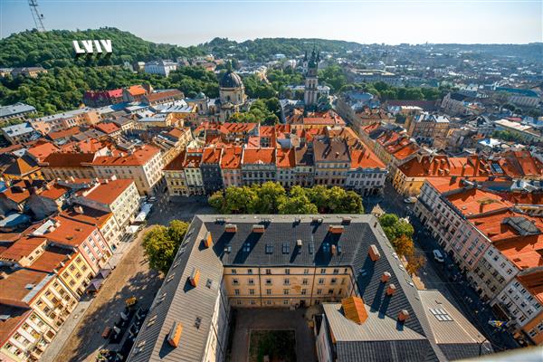 نمای بالایی از مرکز تاریخی شهر Lviv در اوکراین