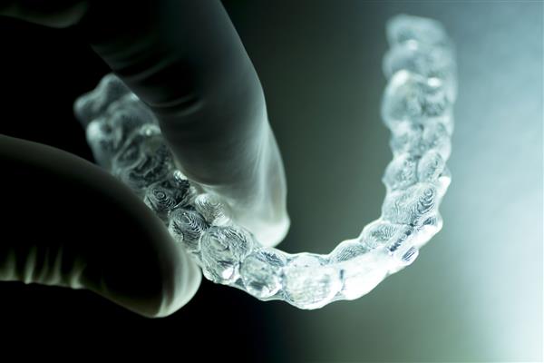 براکت های دندان نامرئی براکت های مدرن دندان بریس های شفاف