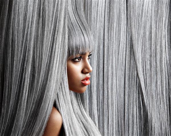 نمایه زن در زمینه موهای خاکستری مرسوم مد روز