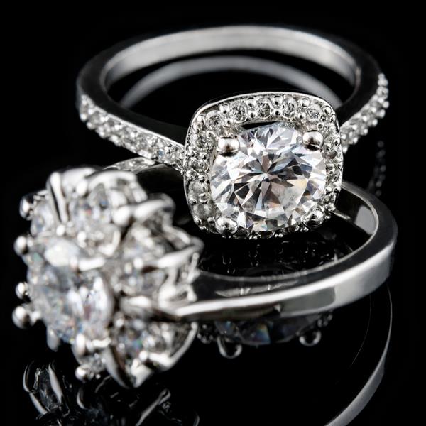 جواهرات لوکس حلقه های نامزدی طلای سفید یا نقره با نمای نزدیک الماس