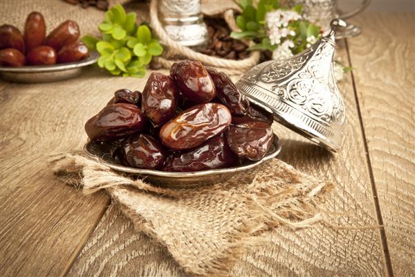 میوه خرما یا خرما خشک غذای رمضان
