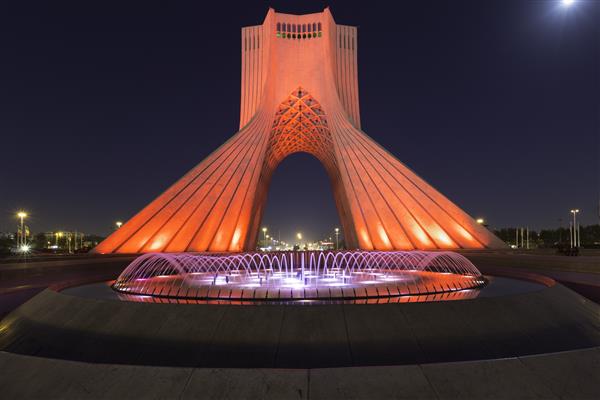 نمای شبانه برج آزادی در تهران ایران