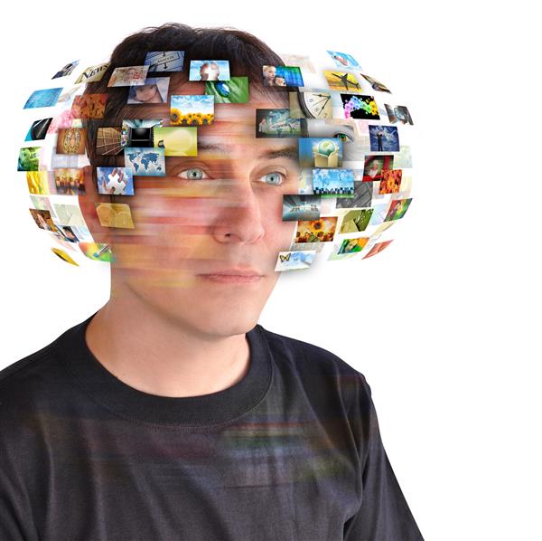 یک مرد فناوری تصاویری در اطراف سر خود دارد از آن برای ارتباطات یا مفهوم تلویزیون استفاده کنید