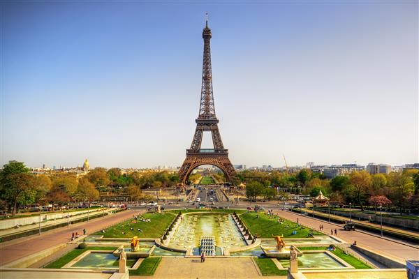 نمایی زیبا از برج ایفل پاریس فرانسه