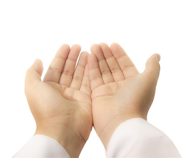 دستهای بلند شده تا به درگاه خداوند متعال دعا كنند