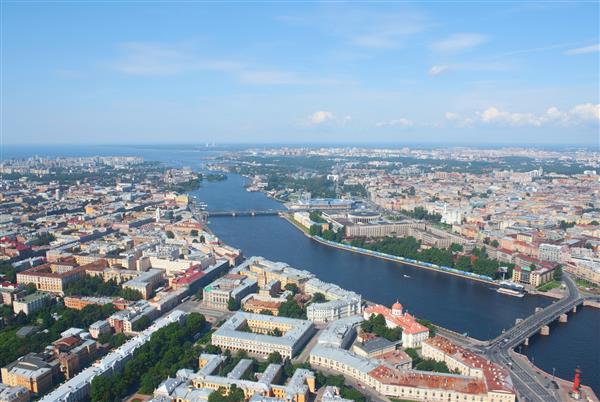 چشم انداز Birdseye از دهانه رودخانه Malaya Neva و جزیره Vasilyevsky در سن پترزبورگ روسیه