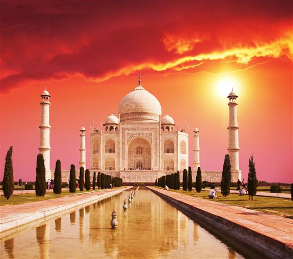 کاخ تاج محل در هند هنگام طلوع آفتاب