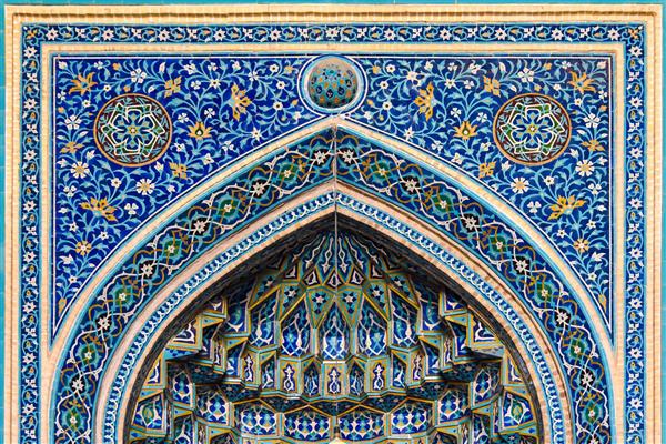 تزئین سنتی بر روی ورودی مسجد ایران در یزد