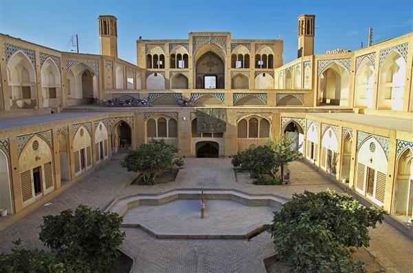 مسجد آقا بزرگ در کاشان ایران