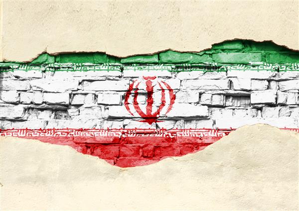 پرچم ملی ایران در زمینه آجری دیوار آجری با گچ زمینه یا بافت تا حدی تخریب شده