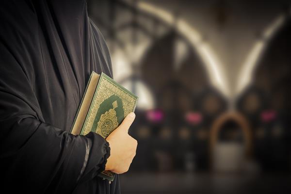 کتاب مقدس مسلمانان مورد عمومی همه مسلمانان قرآن در دست مسلمانان است