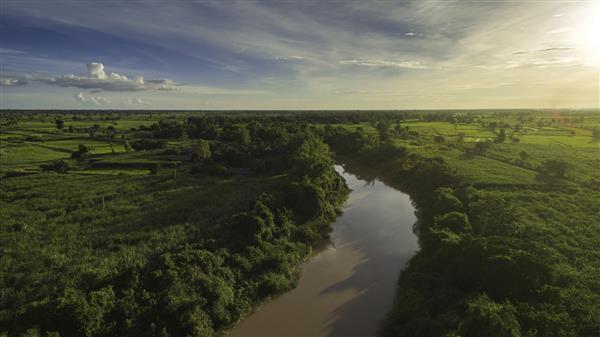 نمای هوایی رودخانه