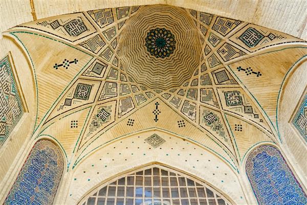 نقش آجر سقفی گنبد ایرانی و طرح کاشی معرق