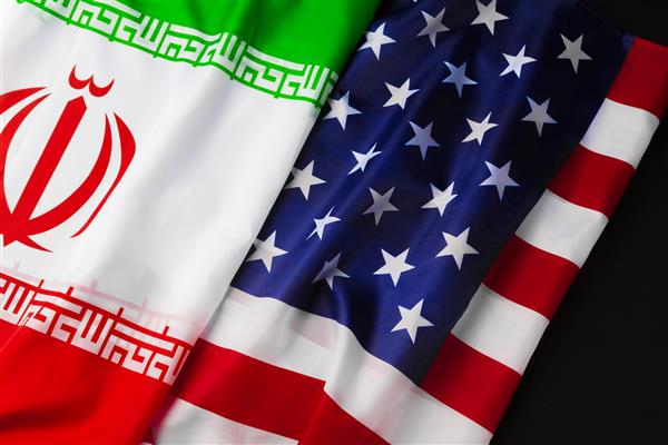 پرچم ایران به همراه پرچم ایالات متحده آمریکا