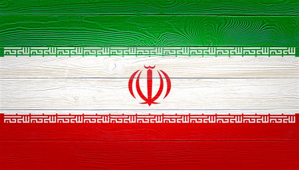 پرچم ایران بر روی تخته های چوبی نقاشی شده است