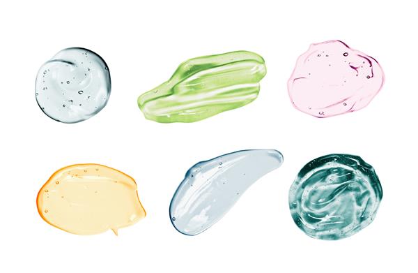 مجموعه ای از ژل های آرایشی نمونه های سرم ایزوله شده در زمینه سفید مجموعه نمونه لکه لکه دار محصولات مراقبت از پوست شفاف رنگی متفاوت کرم مایع با بافت حباب دار