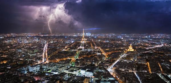 روز طوفانی در پاریس همراه با رعد و برق