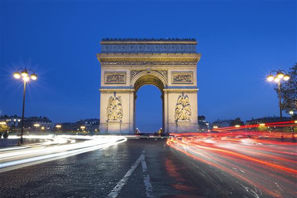 طاق پیروزی معروف در شب پاریس فرانسه