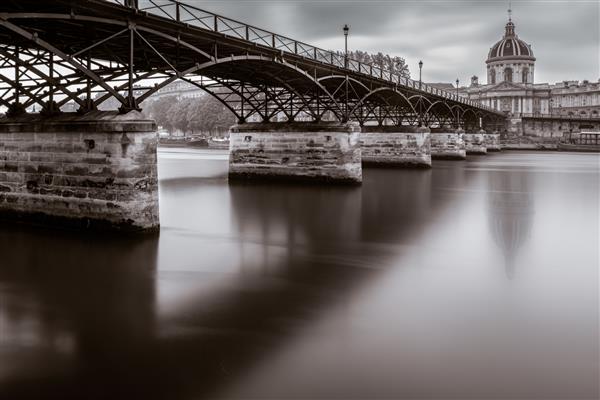 عکس زیبا از پل هنر یا پل عشاق در پاریس فرانسه