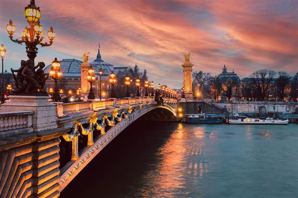 پل اسکندر بر روی رودخانه سن در پاریس